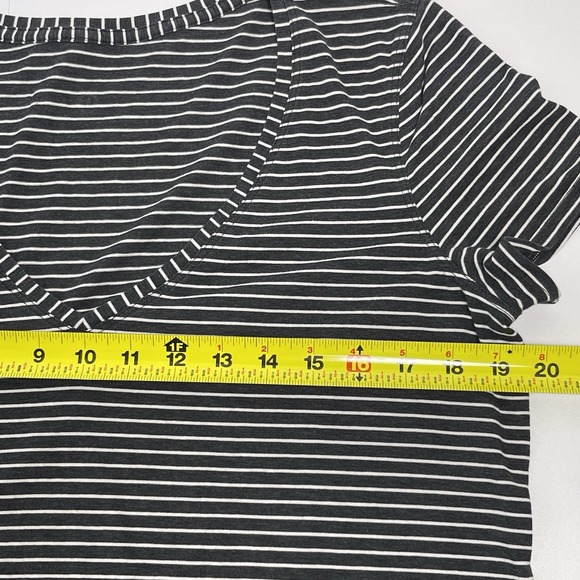 Lululemon Women's Love Tee V Neck Short Sleeve T-Shirt Black White Stripe - Picture 8 of 10